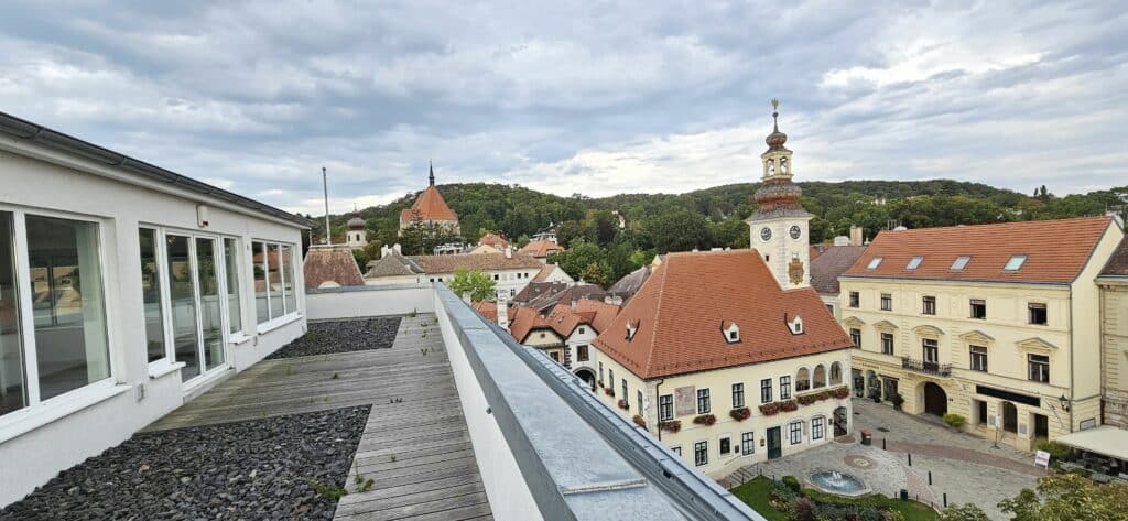 Dachgeschoss Büro mit großer Terrasse im Zentrum von Mödling